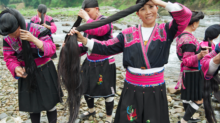 Çinli kadınların güzellik sırrı! Sağlıklı saçlarının kökeni Huangluo geleneğindeki pirinç suyuna dayanıyor