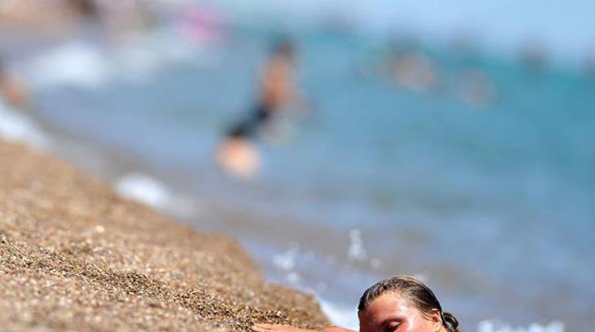 Uzman isim uyardı: Kontrolsüz güneşlenme kansere sebep oluyor