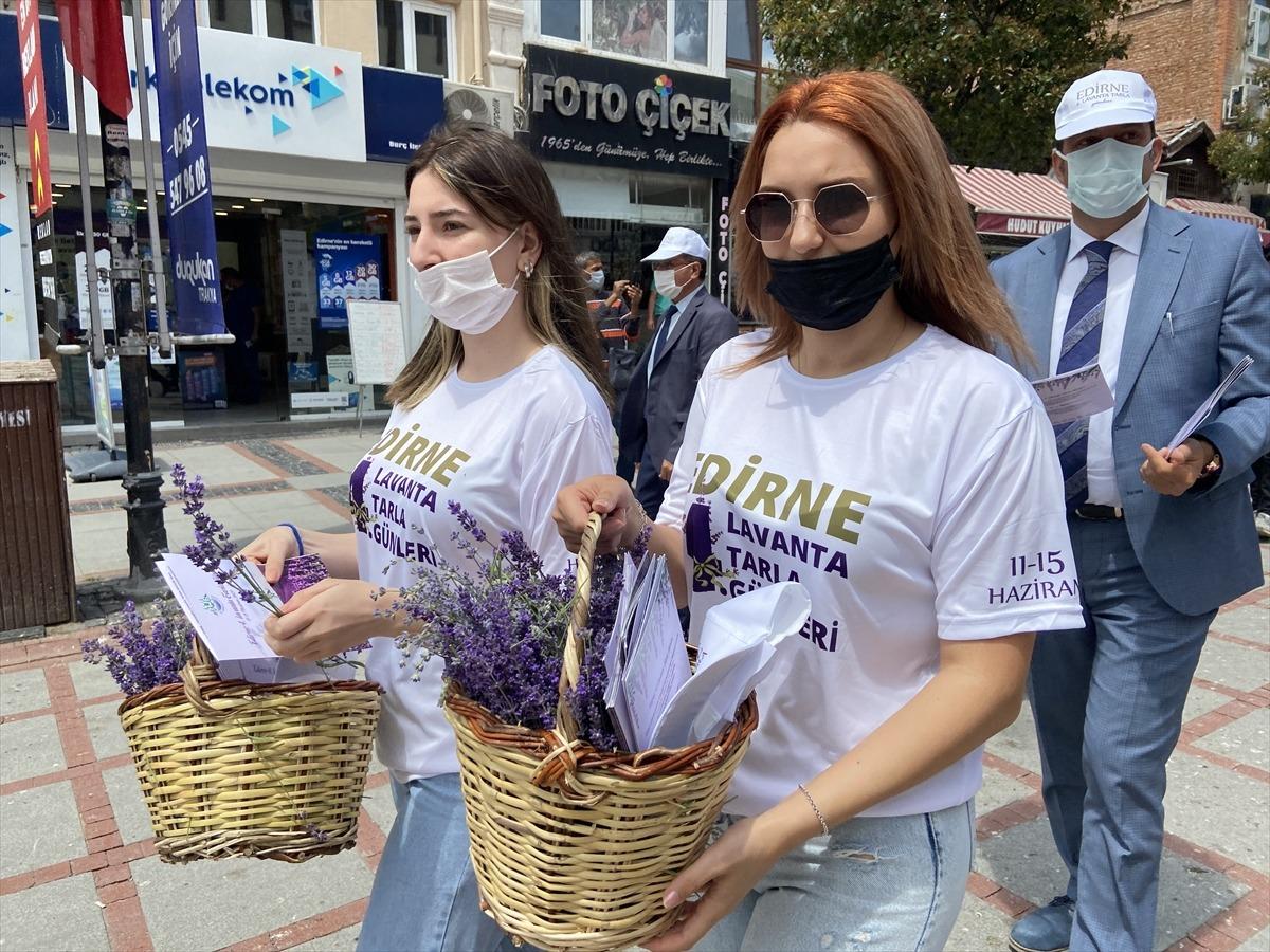 Edirne'deki Lavanta G&uuml;nleri'ne 9/8'lik ritimler ve danslar eşliğinde davet