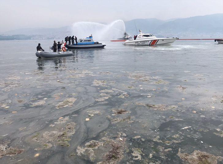 İzmit Körfezi'nde müsilaj temizleme çalışması başlatıldı G5
