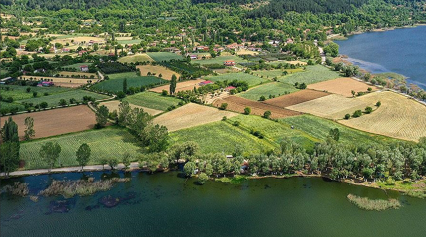 ‘Kesin korunacak hassas alan’ ilan edilen Gölcük Gölü, ziyaretçilerini ağırlamak için gün sayıyor