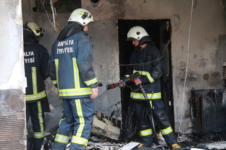 Antalya'da bir evde meydana gelen patlamanın ardından çıkan yangında bir kişi yaralandı G2