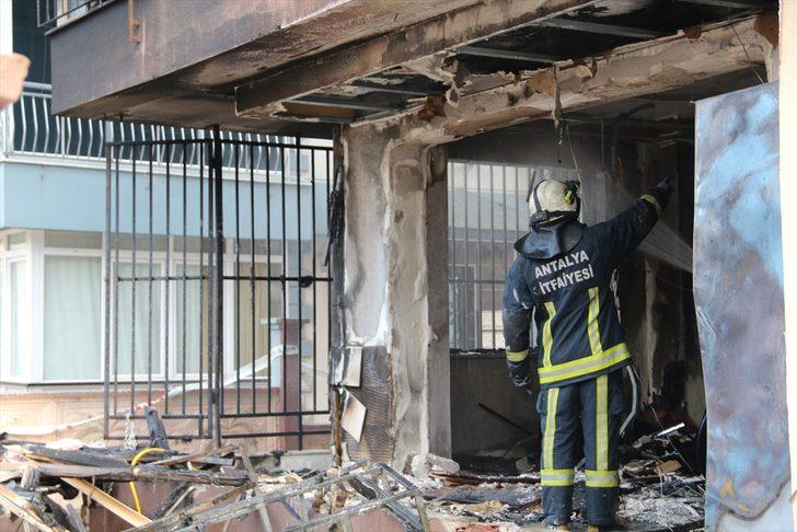 Antalya'da bir evde meydana gelen patlamanın ardından çıkan yangında bir kişi yaralandı G3