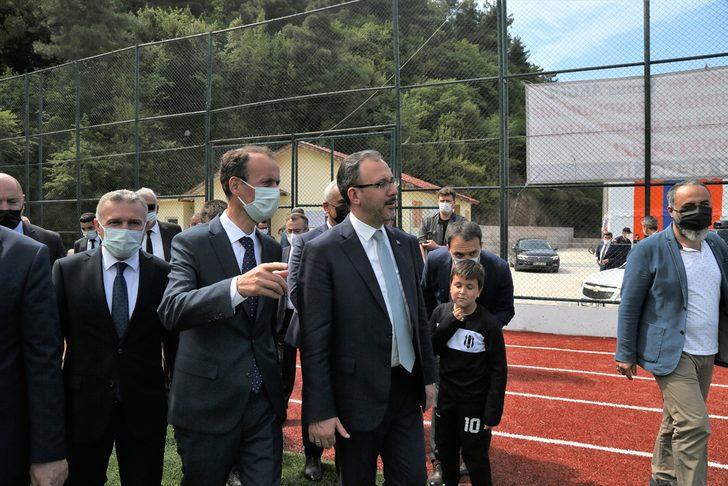 Bakan Kasapoğlu, sezonu iki kupayla tamamlayan Kastamonu Belediyespor Kadın Hentbol Takımı'nı kutladı G4