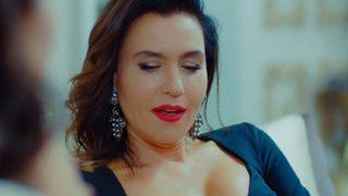 Yasak Elma’nın Ender’i Şevval Sam’dan Benim genler sağlam pozu 