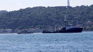 Rus ve Hollanda savaş gemileri Boğaz'da karşılaştı