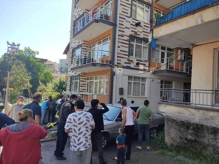 Kocaeli'de bir apartmanda çıkan yangında anne ve çocuğu dumandan etkilendi G2