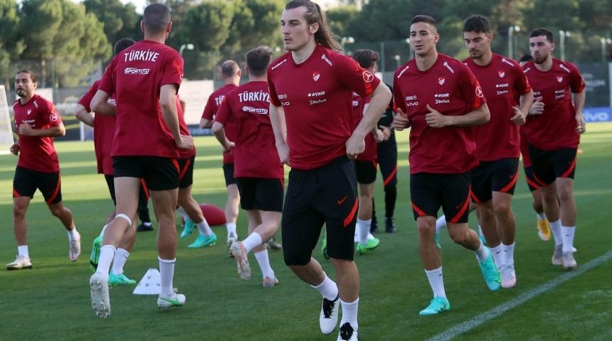 EURO 2020: İtalya basını T&uuml;rkiye'yi, 'Gen&ccedil; ve hırslı bir takım, hafife alınmamalı' diyerek &ouml;vd&uuml;