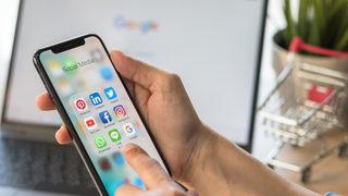 Sosyal paylaşım sitelerinde iletiyi beğenmek veya paylaşmak suç mudur?