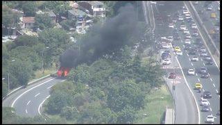 15 Temmuz Şehitler Köprüsü'nde büyük panik! Araçları alev alev yandı