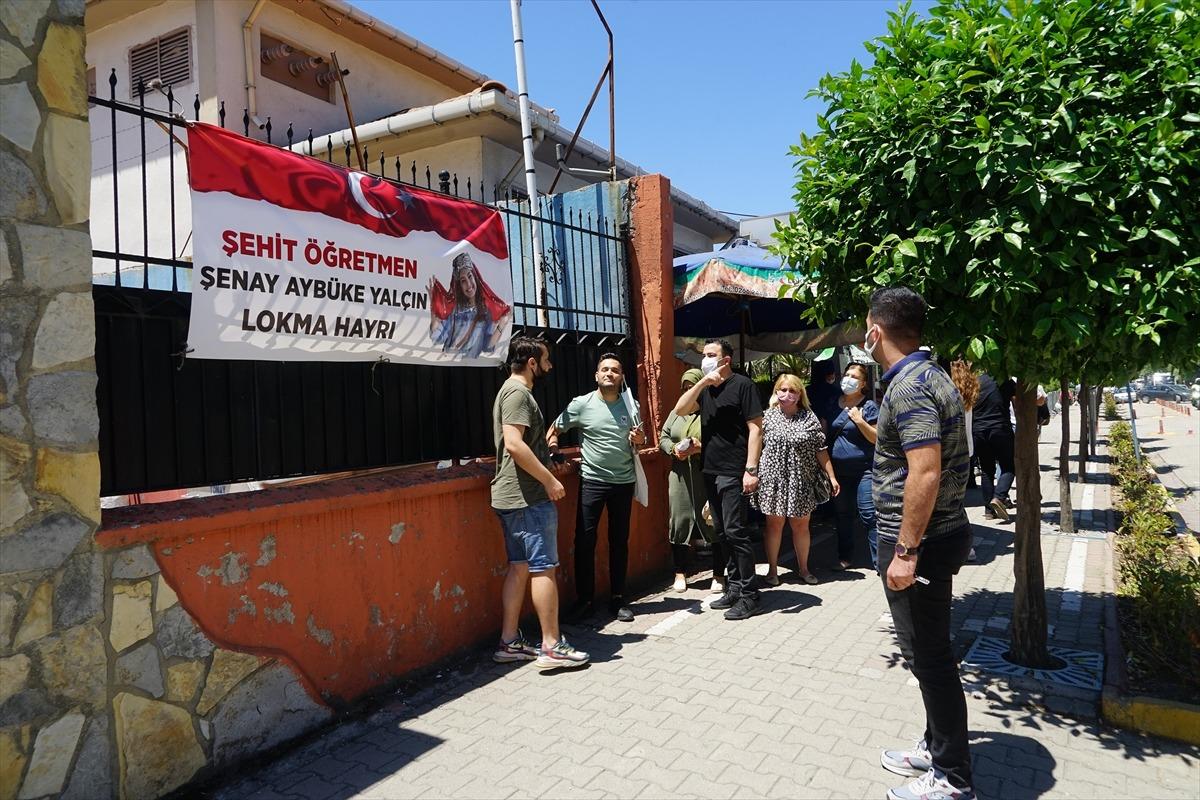 Şehit &ouml;ğretmen Şenay Ayb&uuml;ke Yal&ccedil;ın mezun olduğu lisede anıldı