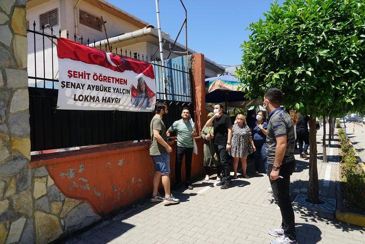 Şehit öğretmen Şenay Aybüke Yalçın mezun olduğu lisede anıldı G1