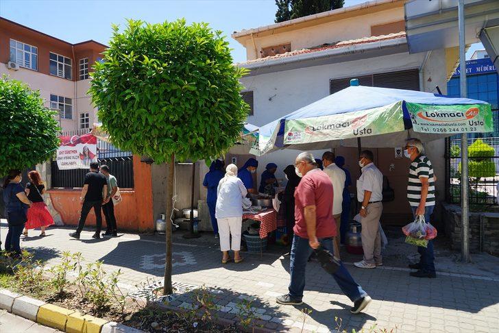 Şehit öğretmen Şenay Aybüke Yalçın mezun olduğu lisede anıldı G4