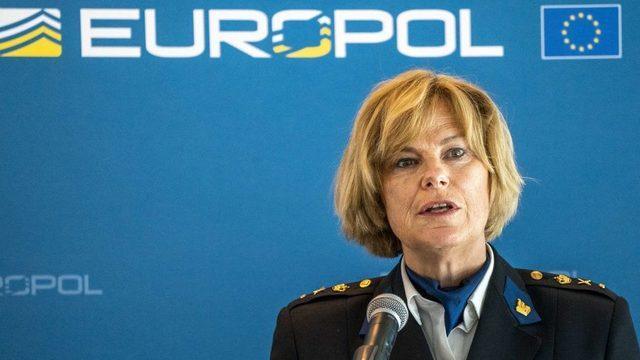 Europol adına açıklamayı Hollanda Polisi'nde Jannine Van der Berg yaptı.
