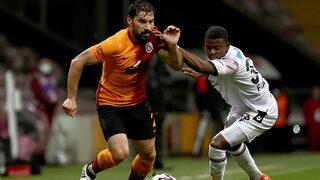 Şener Özbayraklı Galatasaray'a veda etti, Başakşehir ile imzaladı!