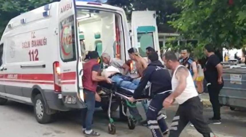 Minib&uuml;s&ccedil;&uuml;lerin kavgası kanlı bitti! Ensesinden bı&ccedil;aklayıp &ouml;ld&uuml;rd&uuml;