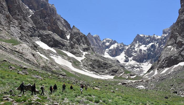 Hakkari’deki Cilo Dağları doğal güzellikleriyle seyahat tutkunlarının yeni rotası oldu