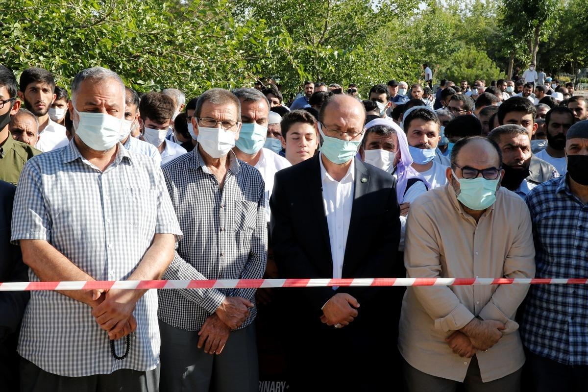 PKK'lı ter&ouml;ristlerin katlettiği Yeni İhya Der Başkanı Ayta&ccedil; Baran mezarı başında anıldı