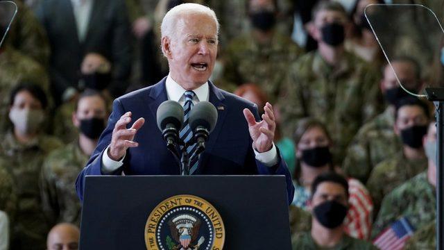 Joe Biden Kraliyet Hava Kuvvetleri'ne (RAF) ait Mildenhall Hava Üssü'nde Amerikan hava kuvvetleri personeline hitap etti