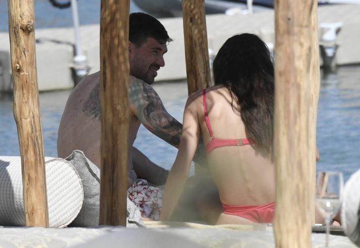 Ünlü futbolcu Alessio Romagnoli tatilde aşka geldi!  G3