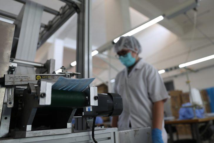 İzmir'de cerrahi maske üreten meslek lisesi, günlük 100 bin adetlik kapasiteye ulaştı G1