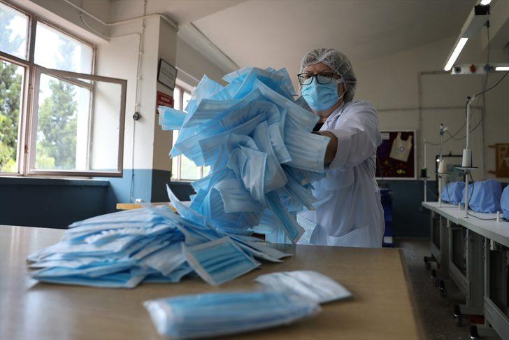 İzmir'de cerrahi maske üreten meslek lisesi, günlük 100 bin adetlik kapasiteye ulaştı G4