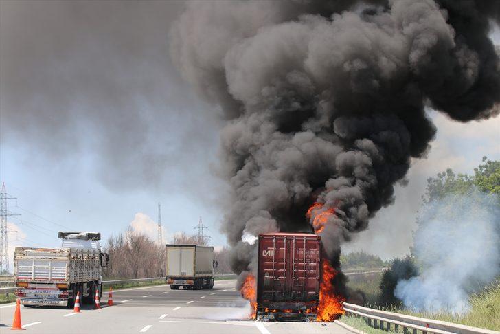 Anadolu Otoyolu'nda tır yangını ulaşımı aksattı G2