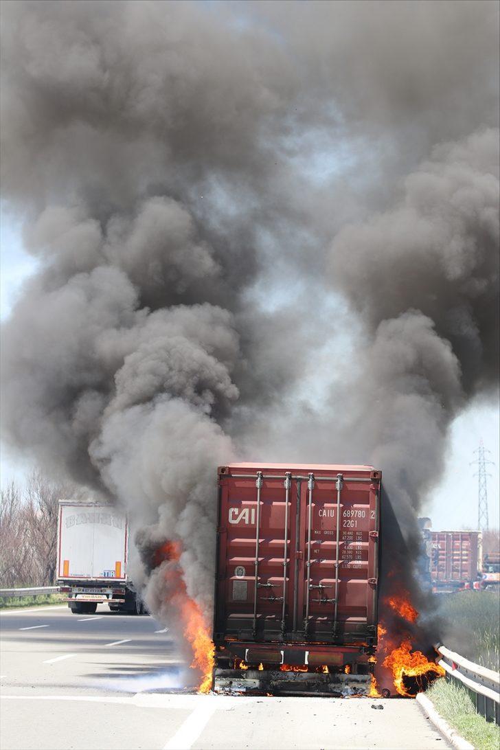 Anadolu Otoyolu'nda tır yangını ulaşımı aksattı G3