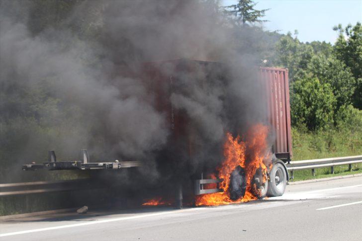 Anadolu Otoyolu'nda tır yangını ulaşımı aksattı G4