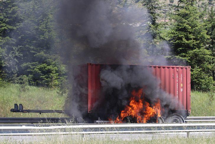 Anadolu Otoyolu'nda tır yangını ulaşımı aksattı G5