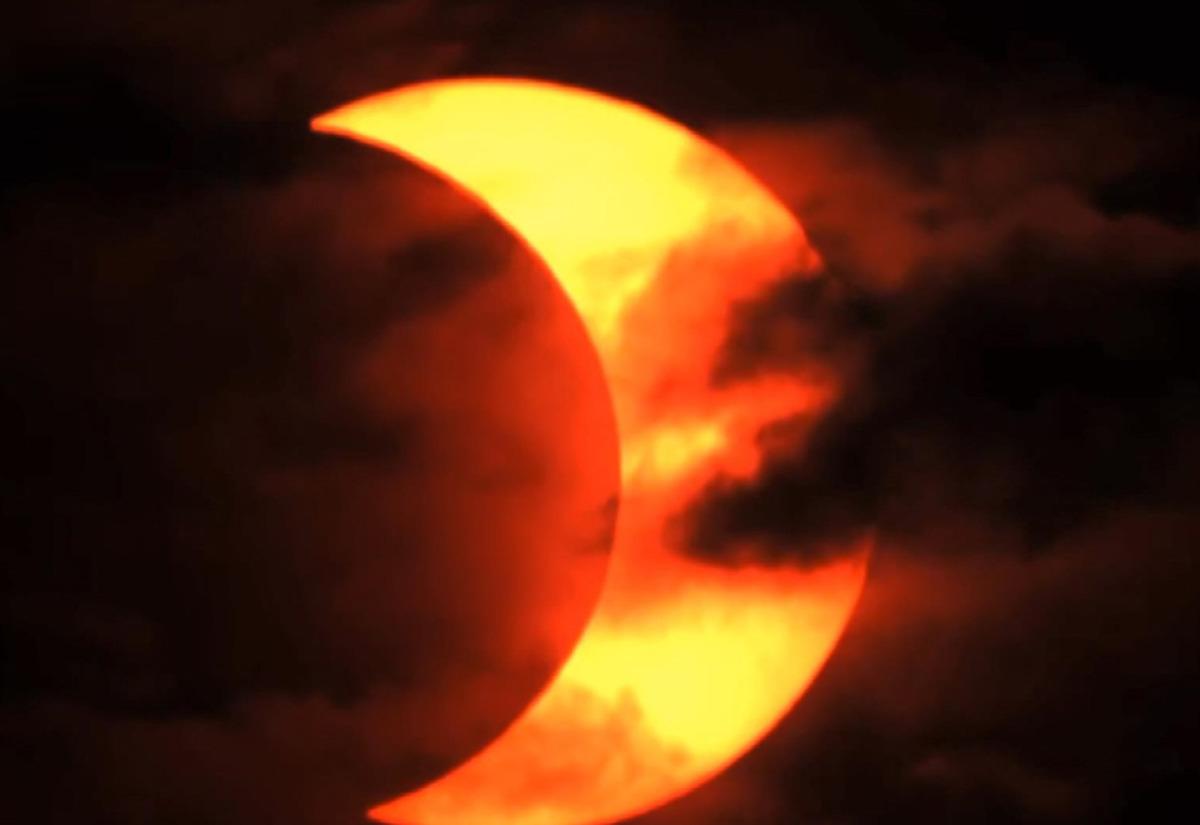 G&ouml;zler, g&ouml;ky&uuml;z&uuml;ne &ccedil;evrildi! T&uuml;m d&uuml;nya izliyor