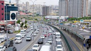 İstanbul'da mesai saatinin bitimiyle trafikte yoğunluk oluştu