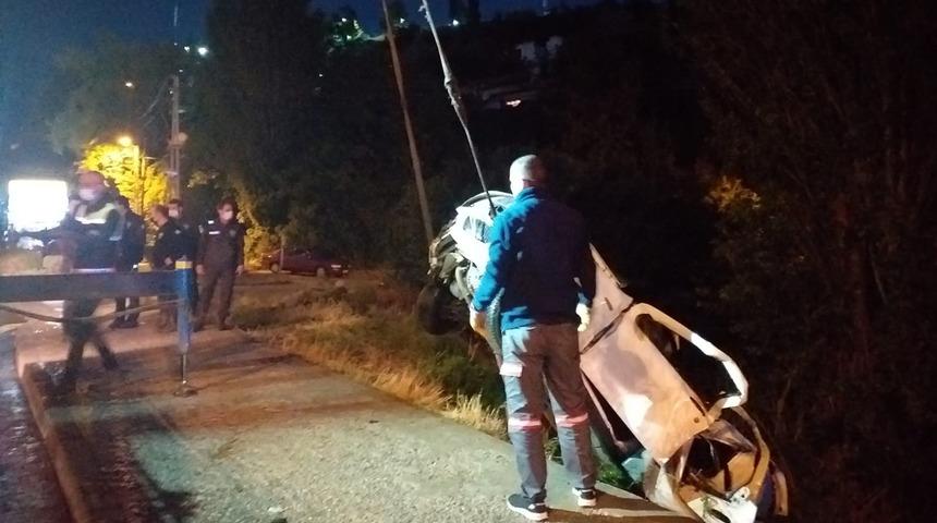 Ankara'da kontrolden çıkan araç dereye uçtu: 2'si ağır 4 yaralı