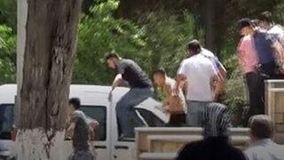 Adli Tıp önünde DHA muhabirine çirkin saldırı