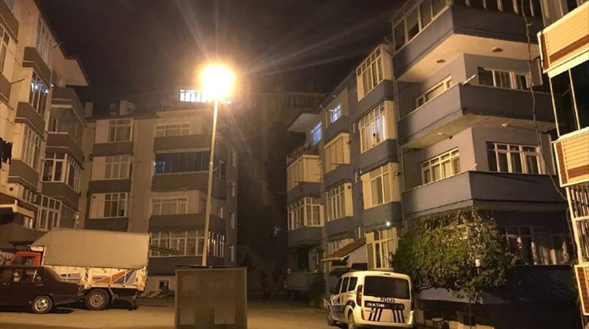 Evde bulamayınca korkunç gerçeği fark ettiler! 4'üncü kattan düştüğü iddia edilen çocuk ağır yaralandı