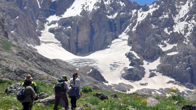 Dört mevsimin bir arada yaşandığı Cennet ve Cehennem Vadisi, kartpostalları kıskandıracak görüntüler oluşturdu