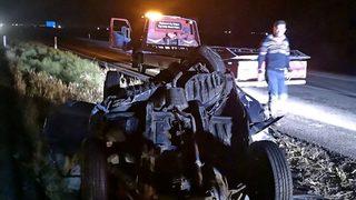 Konya'da tırın çarptığı park halindeki otomobildeki kişi ile torunu hayatını kaybetti