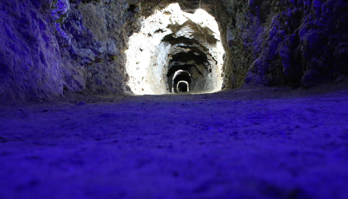 420 metre uzunluğundaki tünele serinlemek için geliyorlar! Soğuk hava nedeniyle 5 dakikadan uzun duramıyorlar