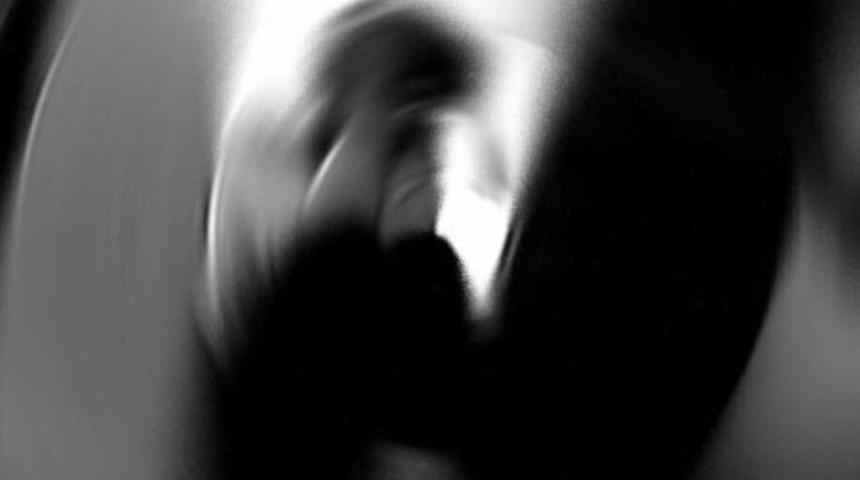 Cinsel istismarda bulunup g&ouml;r&uuml;nt&uuml;lerle tehdit eden eniştesini &ouml;ld&uuml;rm&uuml;şt&uuml;! Tahliye edildi