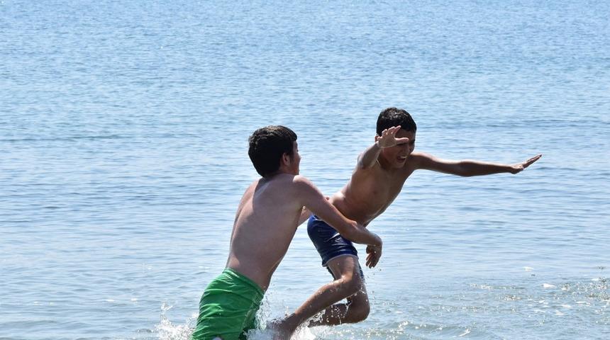 Deniz salyası kabusu! Lapseki sahillerinde denize girmek yasaklandı