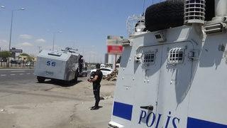 Diyarbakır’da saldırı ihbarı alınan evin önünde TOMA'lı önlem
