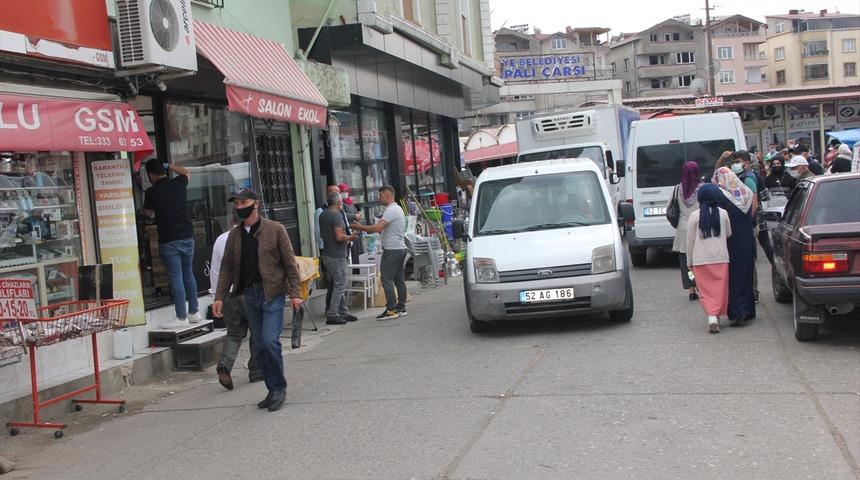 Kuzenini berberde tıraş olurken bıçakla yaralayan kadın ve ona yardım eden iki kişi tutuklandı