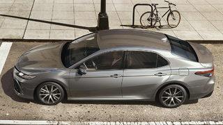 Yenilenen Toyota Camry, Türkiye’de satışa sunuldu! İşte fiyatı ve özellikleri