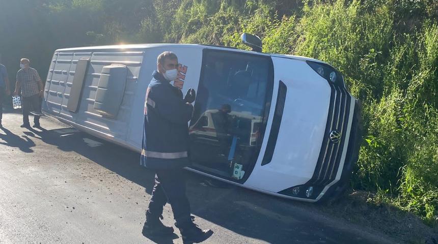 Ordu'da feci kaza! Yaylaya çıkan tur minibüsü devrildi: 15 yaralı