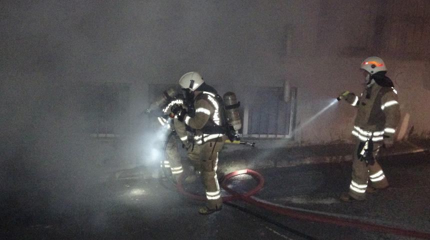 Mahalleli sokağa döküldü! Seramik atölyesinde korkutan yangın