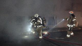 Mahalleli sokağa döküldü! Seramik atölyesinde korkutan yangın