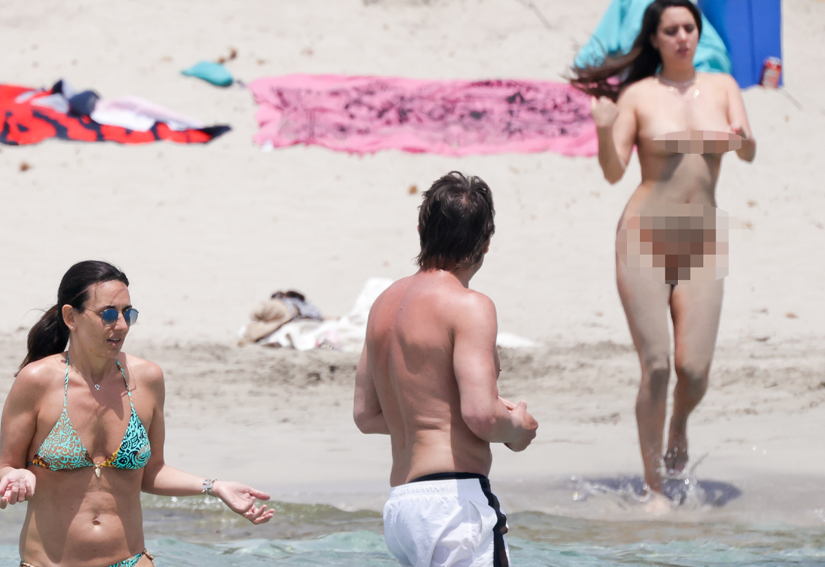 Antonio Conte'ye tatilde &ccedil;ıplak kadın şoku!