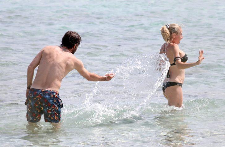 Antonio Conte'ye tatilde çıplak kadın şoku! G4