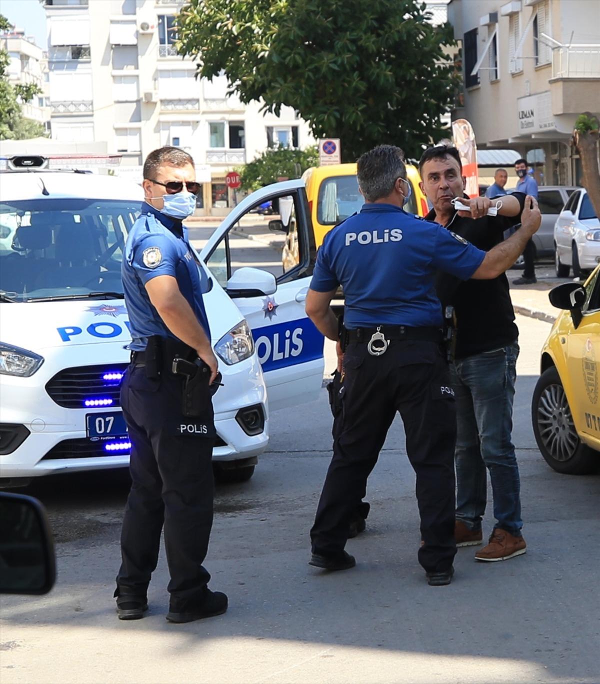 Antalya'da işten &ccedil;ıkartılan kişi, taksi durağındaki g&ouml;revliyi silahla yaraladı