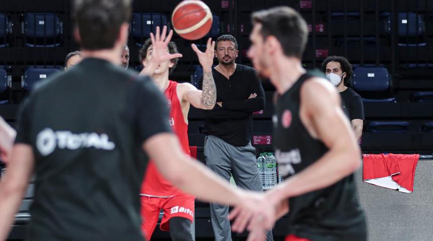 Hidayet T&uuml;rkoğlu Milli Takım'ı izledi